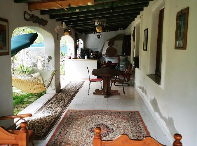 Pinnettu Sardo In Ecosistema Insetti E Animaletti Simpatici In Condivisione,leggere Attentamente Prima Di Prenotare Kır Evi Oliena