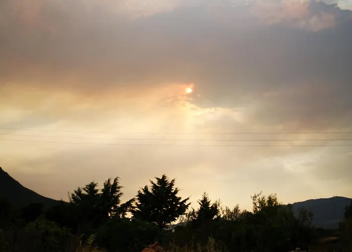 Kır Evi Pinnettu Sardo In Ecosistema Insetti E Animaletti Simpatici In Condivisione,leggere Attentamente Prima Di Prenotare Oliena